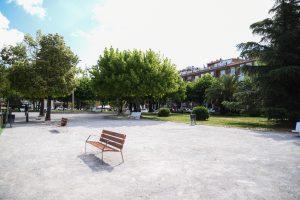 El Ayuntamiento adquiere más de 300 bancos para parques, jardines y áreas de recreo de todas las barriadas por un importe de 71.935 euros