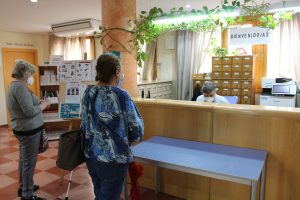 La Biblioteca recibe a los primeros usuarios tras la reapertura de su servicio de préstamos