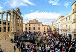 La delegada de Diversidad Funcional aplaude la iniciativa del tramo sin ruido aprobada por la Cofradía Infantil
