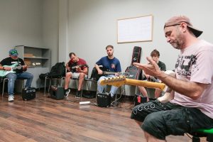 Comienzan dos nuevos talleres en el Campamento Musical de Verano con Juan Flores “Chino”