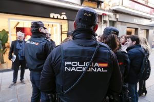 La campaña Comercio Seguro de la Policía Nacional, con la colaboración de la Policía Local, comienza ya en las zonas comerciales de la ciudad