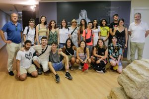 Quince jóvenes conocen y aprenden sobre arqueología en el curso de voluntariado sobre el yacimiento de la ciudad
