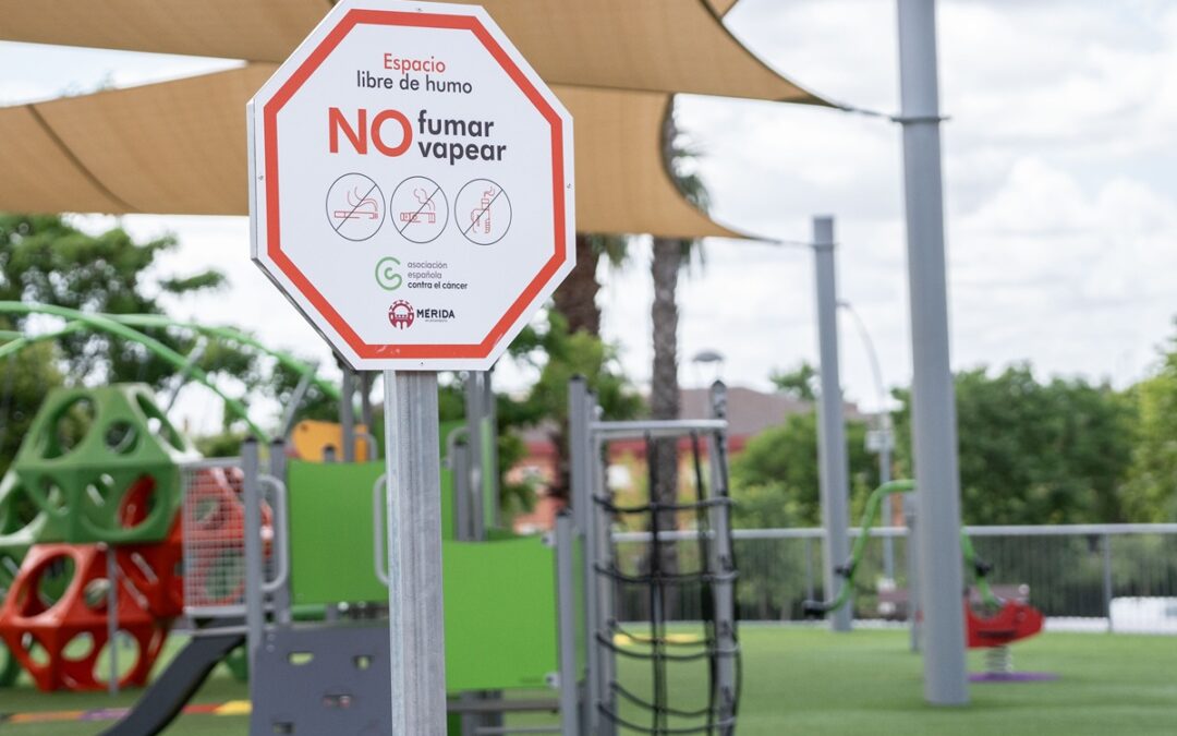 El Ayuntamiento habilita ocho “espacios sin humo” en diferentes zonas de juegos infantiles