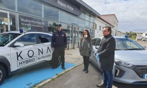 La Policía Local recibe dos vehículos cedidos por Maven e Hijos hasta que dure el Estado de Alarma