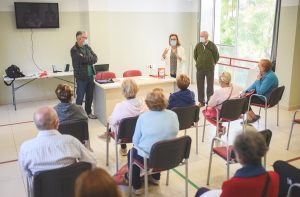 Charlas sobre alimentación saludable en el Hogar de Mayores de la Zona Sur