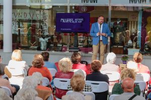 Doscientos cincuenta mayores participan en la clausura del programa “Mujeres: historias de vida” con un encuentro en el Museo Abierto