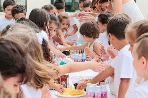 El AMPA CEIP Federico García Lorca presenta un proyecto de patios escolares inclusivos con juegos tradicionales pintados en el suelo