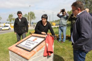Una placa en la rotonda del ferial recuerda a quienes perdieron la vida en el trabajo en Extremadura
