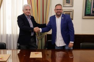 El Ayuntamiento firma, por tercera vez, un nuevo convenio con el Colegio Oficial de Arquitectos de Extremadura para la contratación en formación en prácticas de arquitectos y arquitectas