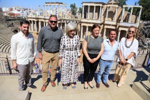 El alcalde visita los trabajos de transformación del graderío de la Cavea Media del Teatro Romano que estará finalizada para el inicio del Festival de Teatro Clásico