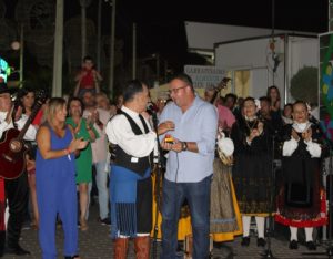 Un emocionado Manuel Jaramillo encendió la iluminación del ferial deseando una feria de reencuentros y convivencia