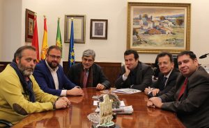 El alcalde recibe al director general de la Escuela de Organización Industrial (EOI) Adolfo Cazorla