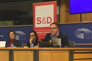 El alcalde pide en Bruselas la puesta en marcha de una garantía infantil