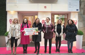 La Asociación de Comerciantes Emérita Augusta hace entrega de su “macro cesta” valorada en seis mil euros