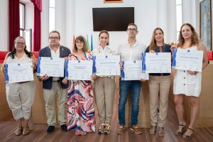 Cuatro empresas turísticas de la ciudad y las oficinas municipales del MAM, Puerta de la Villa y Teatro Romano cuentan ya con sus distintivos de Compromiso de Calidad Turística