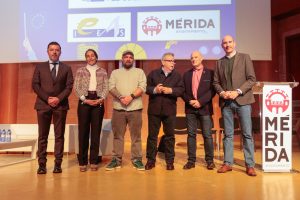 El IES Emérita Agusta organiza un coloquio en Mérida sobre las elecciones al Parlamento Europeo “que supone un espacio de debate democrático muy importante en estos tiempos”, ha destacado el Portavoz, Julio César Fuster