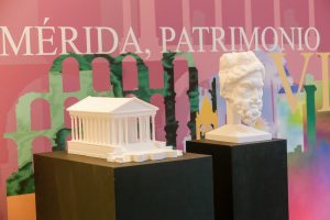 Nacho Sánchez Amor impulsa la exposición «Mérida: Patrimonio Vivo» en el Parlamento Europeo