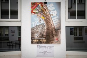 Exposición de los originales del concurso del Cartel de Feria en el patio del Ayuntamiento