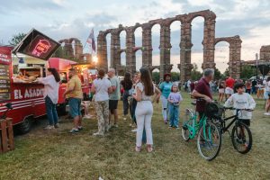 Esta noche se inicia la programación del Festival Mundial de food truck que se celebrará hasta el domingo en el Acueducto de Los Milagros