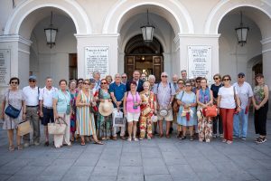 Nueva visita de los socios y socias de la Casa de Extremadura de Sanlúcar de Barrameda a Mérida con motivo del Festival