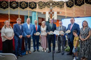 El alcalde anuncia, en la Gala de Premios Cofrades, la instalación de un monolito con una placa que recuerde las palabras del Papa Francisco hacia Mérida en la Plaza de Santa Eulalia