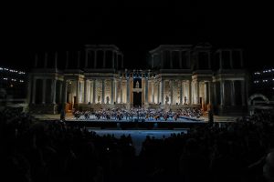 Cine al aire libre, mercado de artesanía, Festival de Teatro, exposiciones y actividades en la calle en la agenda de cultura y ocio del fin de semana