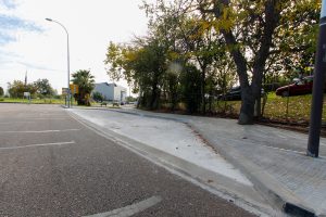 Concluyen las obras de mejora de accesibilidad en la Avenida de la Hispanidad y se trabaja ahora en las nuevas paradas de Las Abadías