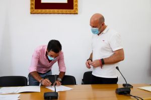 El ayuntamiento y la ESHAEX firman un convenio para realizar prácticas profesionales en el consistorio