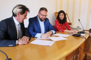 El Ayuntamiento firma un convenio con UCETA para el desarrollo de nuevos proyectos empresariales