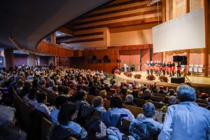 300 mayores participan en la Gala Navideña con villancicos extremeños, coros, música y bailes