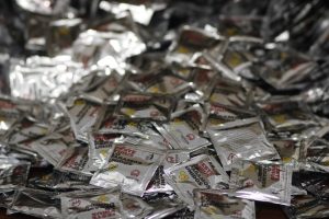 El ayuntamiento comienza el reparto de los geles monodosis de hidroalcohol a las empresas de hostelería