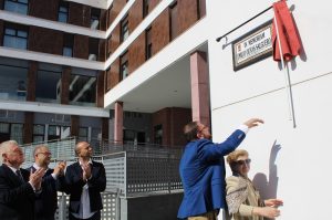 El ayuntamiento homenajea a Emilio Olivas por su defensa del patrimonio monumental