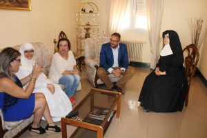 El alcalde visita el Asilo para conocer a su nueva directora