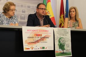 El alcalde y la asociación de familiares de alzheimer trabajarán para que la ciudad disponga de un centro de día