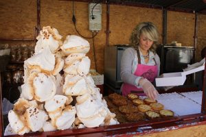 La Plaza de España acoge desde hoy la I Feria del Dulce Conventual y Artesano