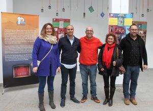 “Las cuatro esquinas” muestra sus diez años de andadura con una exposición que se celebra en el Patio del Ayuntamiento