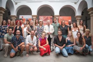 La alcaldesa en funciones, Carmen Yáñez, agradece, en la presentación de “Ifigenia”, la labor de todo el personal que “pone su granito de arena y hace que el Festival sea un éxito edición tras edición”