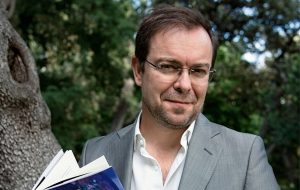 Javier Sierra presenta su última novela en la jornada que clausura la XL edición de la Feria del Libro