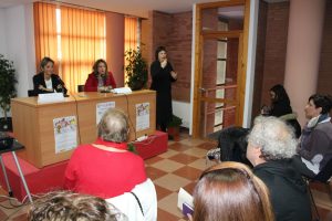 Periodistas y expertos analizan cómo tratar en los medios de comunicación la violencia de género