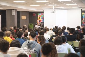 El emprendimiento social centra el interés de la jornada impartida en el IES Albarregas