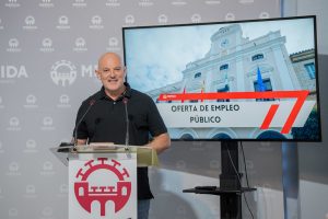 El delegado de recursos humanos presenta la Oferta Pública de Empleo que ofrece un total de 21 plazas de turno libre