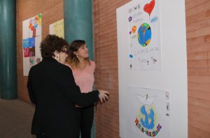 El Centro Cultural Alcazaba acoge una muestra de carteles escolares por la no violencia