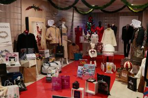 La Asociación de Comerciantes vuelve a sortear, por sexto año consecutivo, su macrocesta con regalos por importe de 3.500 euros