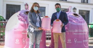 Ecovidrio instala dos iglús de color rosa para reciclaje dentro de la campaña “Recicla vidrio por ellas”