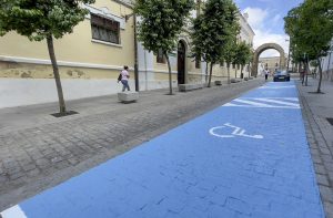 Concluye la señalización de las nuevas plazas de movilidad reducida en la calle Trajano
