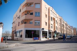 El aparcamiento de la estación de ferrocarril incorpora un nuevo acceso desde la calle Marquesa de Pinares