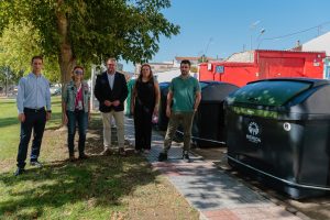 El Alcalde presenta los nuevos contenedores que comienzan a instalarse esta semana y que son los primeros del proyecto de renovación que alcanzará a toda la ciudad