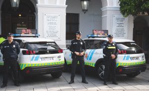 Diez nuevos vehículos híbridos renuevan la flota de la Policía Local y otras delegaciones municipales