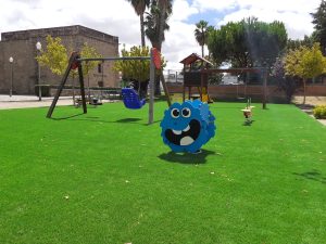 La Antigua, La Corchera y Bodegones estrenan nuevos parques infantiles