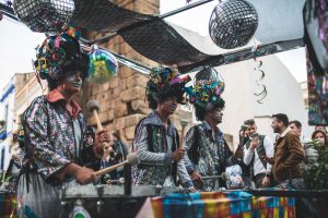 Las agrupaciones de pasacalles del Carnaval Romano celebran el domingo una convivencia con un desfile por las calles del centro